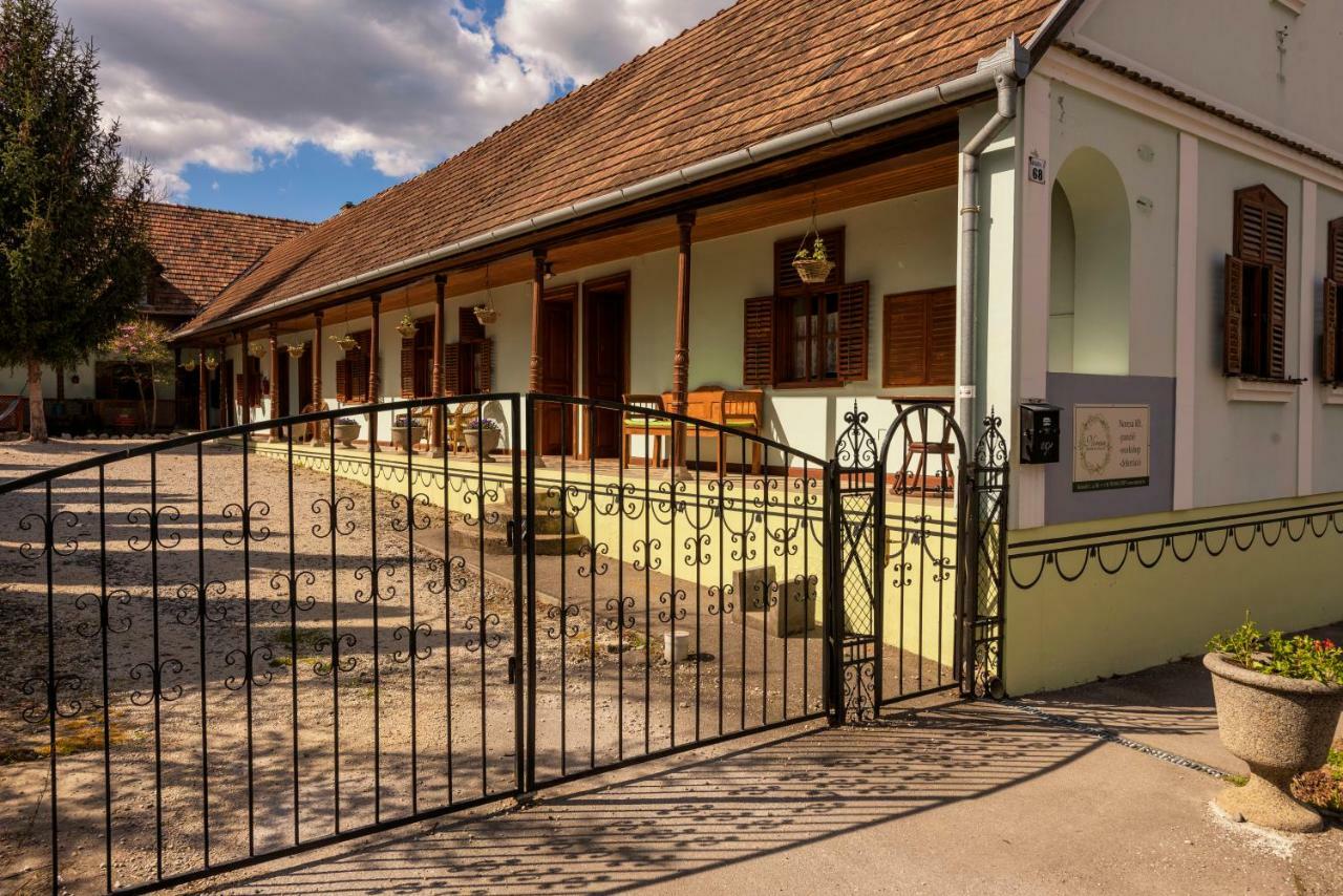Noresa Etterem Es Panzio Szálka Exterior photo